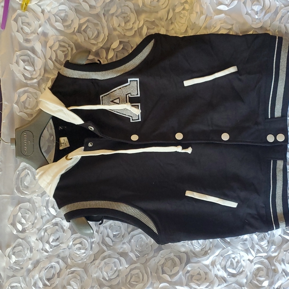 Love tree  sleeveless hooded large vest size Large.